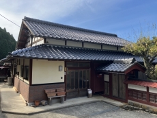 杉皮葺きの屋根を瓦葺きに‼